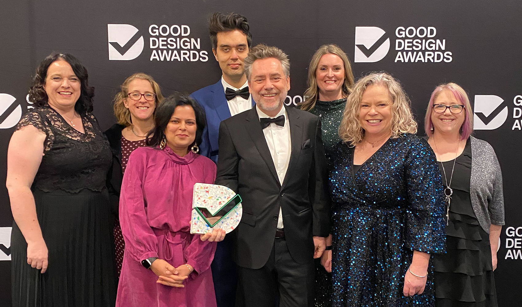 Photo of members of the Liquid, University of Melbourne and Department of Health and Aged Care teams accepting the accolade